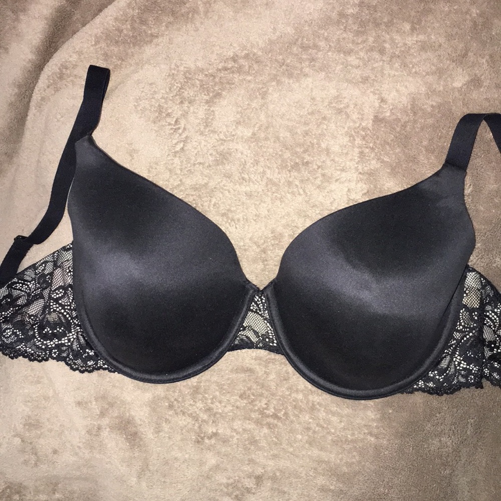 Comfy Maidenform Black bra 38DD. Like new